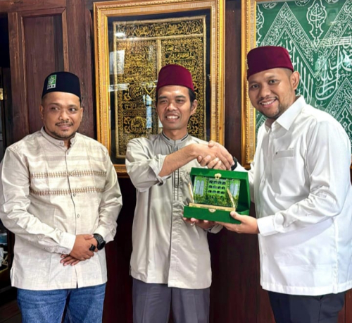 Ketua Pansus III DPRD Kampar Ramli dan Ketua Fraksi PKB Raja F. Fahlevi Silaturahmi dengan Ustadz Abdul Somad, Bahas Ranperda Pondok Pesantren