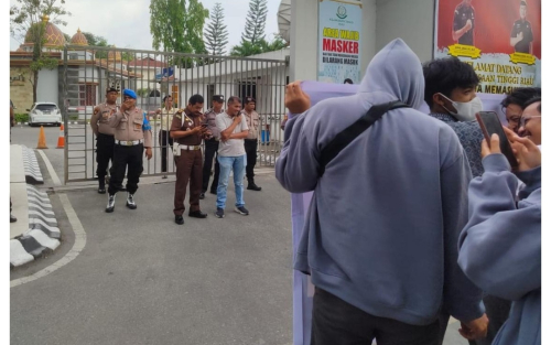 Dari Kejati ke Kantor Gubernur Riau, FPMK Demo Minta Kades Sialang Godang Dicopot atas Dugaan Korupsi dan Dugaan Hobi Dugem