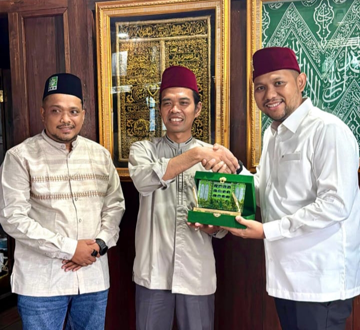 Ketua Pansus III DPRD Kampar Ramli dan Ketua Fraksi PKB Raja F. Fahlevi Silaturahmi dengan Ustadz Abdul Somad, Bahas Ranperda Pondok Pesantren